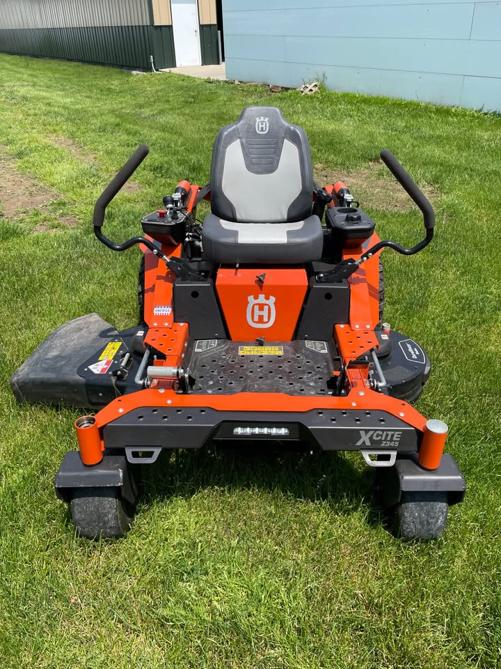 Like new 2025 Husqvarna Xcite Z345