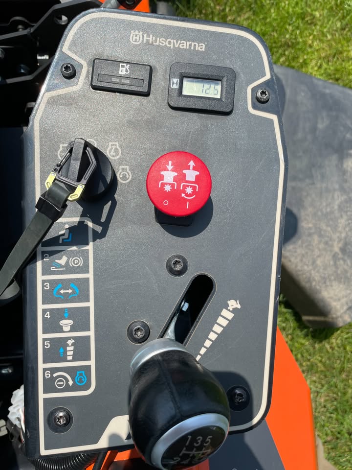 Like new 2025 Husqvarna Xcite Z345