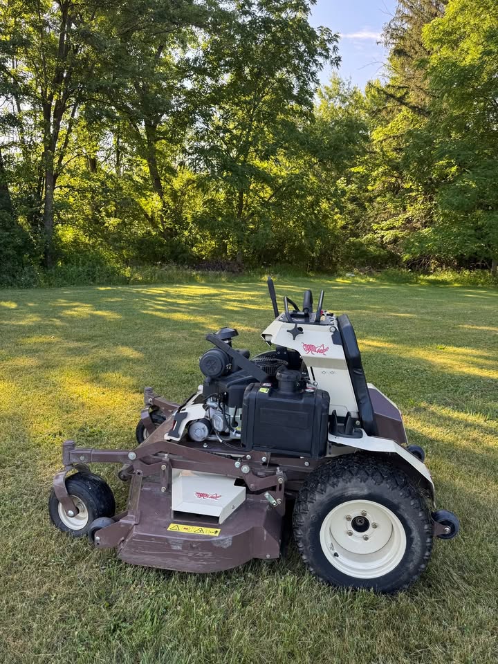 Like new Grasshopper Stand on mower