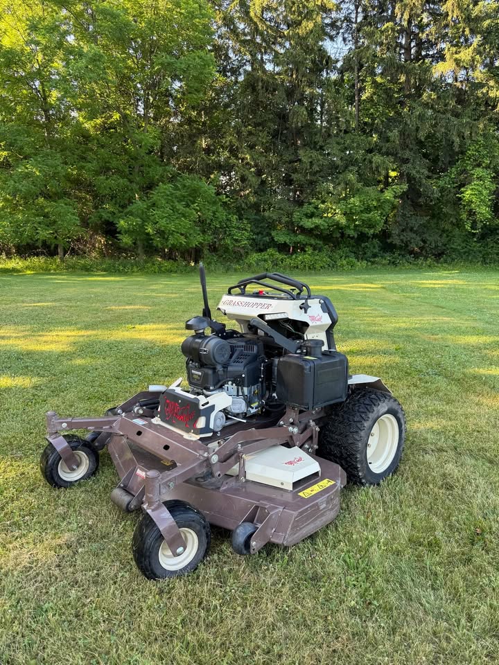 Like new Grasshopper Stand on mower