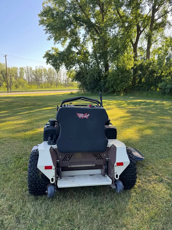 Like new Grasshopper Stand on mower
