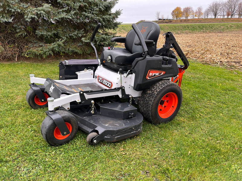 2022 Bobcat ZT3500 with side catcher - Stock