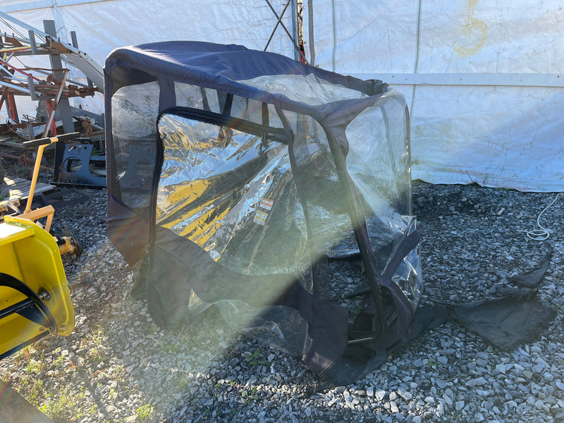 LIKE NEW John Deere 44" Snow Blower with Cab - Stock